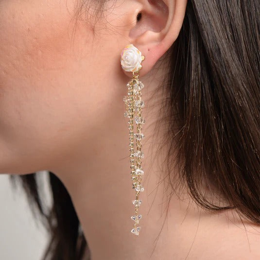 Elegantes Aretes Rosa Blanca